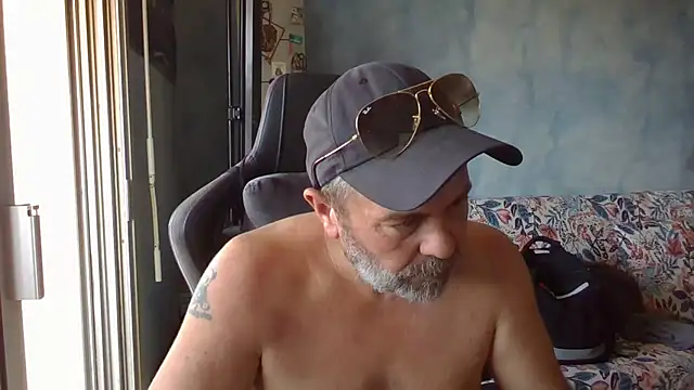 Snapshot of panda_06200 chatting on July 4, 9:37 am panda 06200 online show from July 4, 9:37 am
