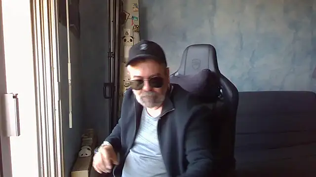 Snapshot of panda_06200 chatting on June 6, 8:41 am panda 06200 online show from June 6, 8:41 am