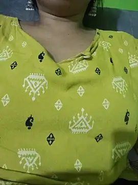 Snapshot of Curvy_shivani chatting on June 26, 3:07 pm Curvy shivani online show from June 26, 3:07 pm