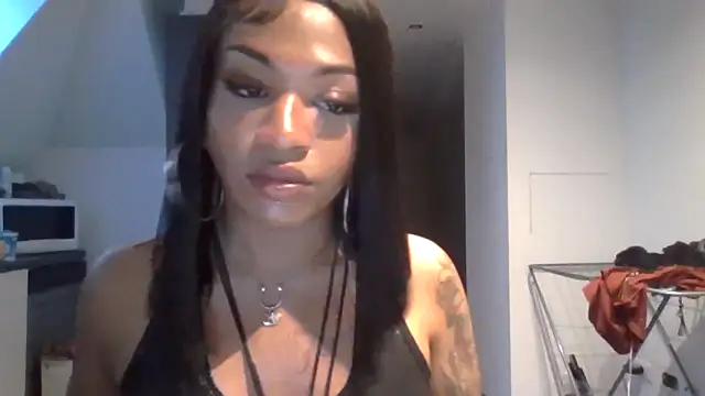 Snapshot of Loren4a chatting on June 1, 7:13 pm Loren4a online show from June 1, 7:13 pm