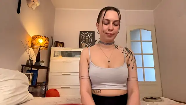 Snapshot of EvelynCharm_ chatting on May 26, 2:26 pm EvelynCharm online show from May 26, 2:26 pm