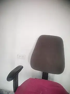 Snapshot of ScarletLovee_ chatting on June 11, 8:17 pm ScarletLovee online show from June 11, 8:17 pm