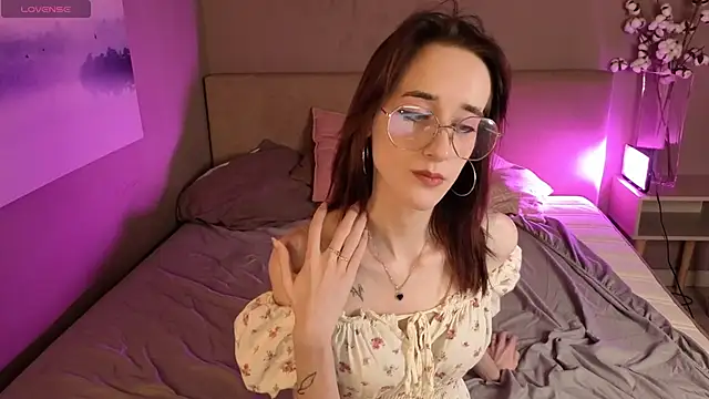 LolaWhitmore online show from May 29, 1:17 pm