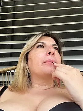 evaxxxcurvyxxx online show from June 19, 9:59 am