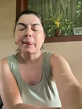 evaxxxcurvyxxx online show from July 9, 5:30 am