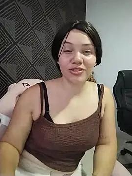 Snapshot of RoouseSiren chatting on May 28, 9:32 pm RoouseSiren online show from May 28, 9:32 pm