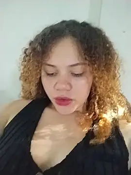 Snapshot of RoouseSiren chatting on June 1, 8:30 pm RoouseSiren online show from June 1, 8:30 pm