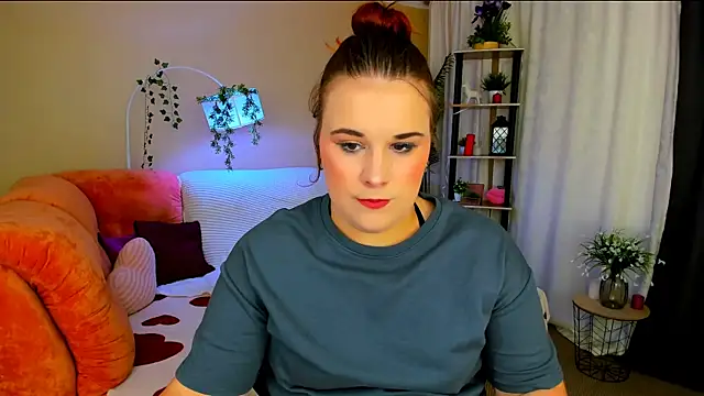 OliviaTwens online show from June 5, 3:11 am