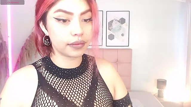 Snapshot of LilMoon_ chatting on June 10, 2:40 pm LilMoon online show from June 10, 2:40 pm