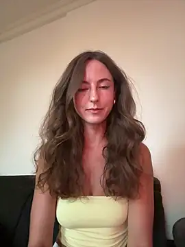 Snapshot of gymgirllaura chatting on July 7, 6:11 pm gymgirllaura online show from July 7, 6:11 pm