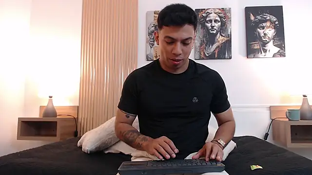 Snapshot of Diego_salvatore chatting on June 17, 5:56 pm Diego salvatore online show from June 17, 5:56 pm