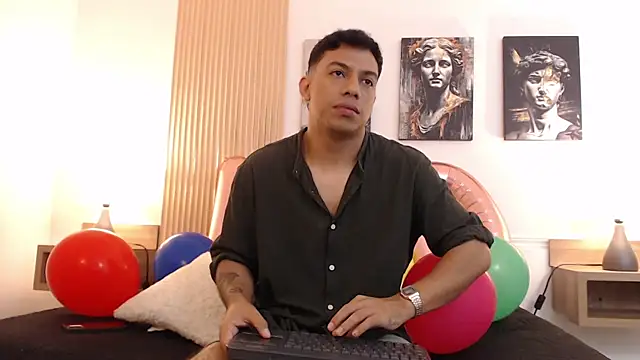 Snapshot of Diego_salvatore chatting on June 30, 2:39 pm Diego salvatore online show from June 30, 2:39 pm