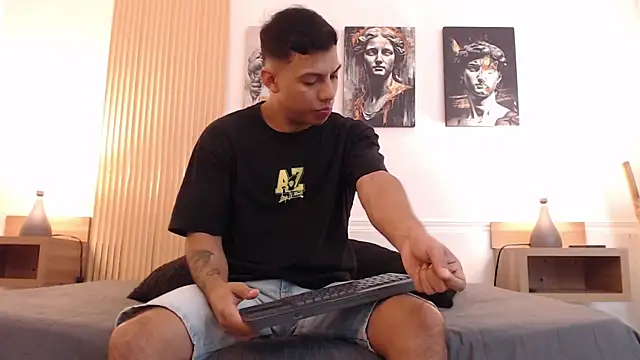 Snapshot of Diego_salvatore chatting on July 17, 2:36 pm Diego salvatore online show from July 17, 2:36 pm