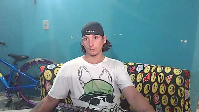 Snapshot of MrKingsaintx chatting on June 17, 1:05 am MrKingsaintx online show from June 17, 1:05 am