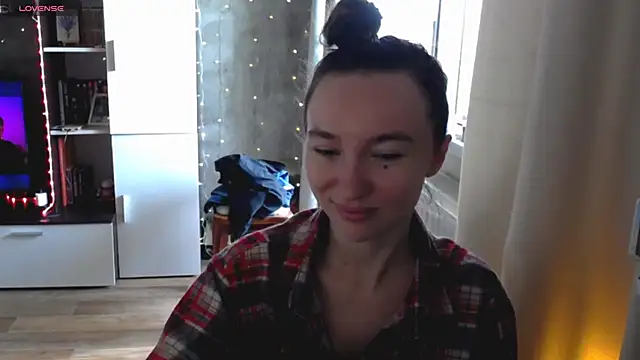 Snapshot of Maryana_Ro chatting on July 15, 12:23 pm Maryana Ro online show from July 15, 12:23 pm