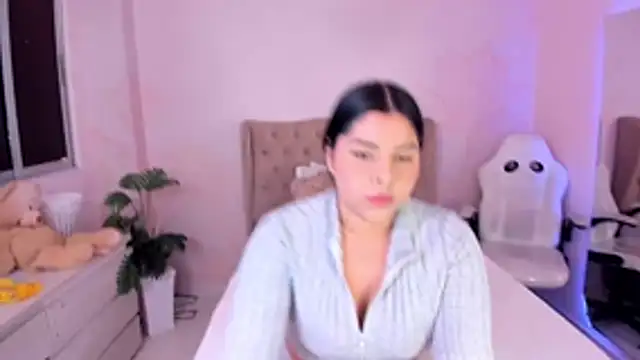 EmilySanchezz online show from July 11, 12:05 pm