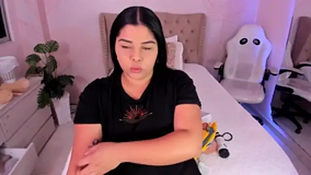 EmilySanchezz online show from July 14, 11:05 am