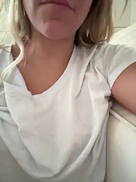 Snapshot of VenClea chatting on June 14, 7:26 pm VenClea online show from June 14, 7:26 pm