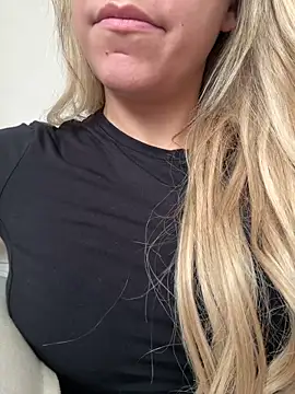 Snapshot of VenClea chatting on June 16, 11:21 am VenClea online show from June 16, 11:21 am