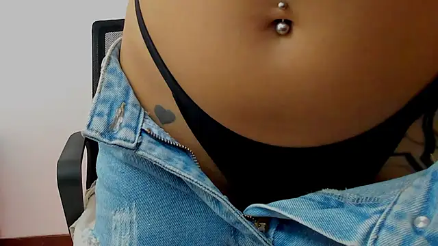 Snapshot of SarahRouge chatting on June 10, 11:28 pm SarahRouge online show from June 10, 11:28 pm