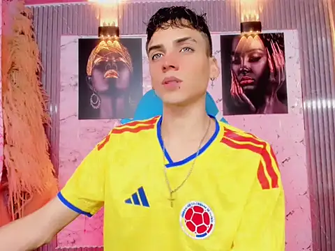 latino boyy  online show from June 28, 3:46 am