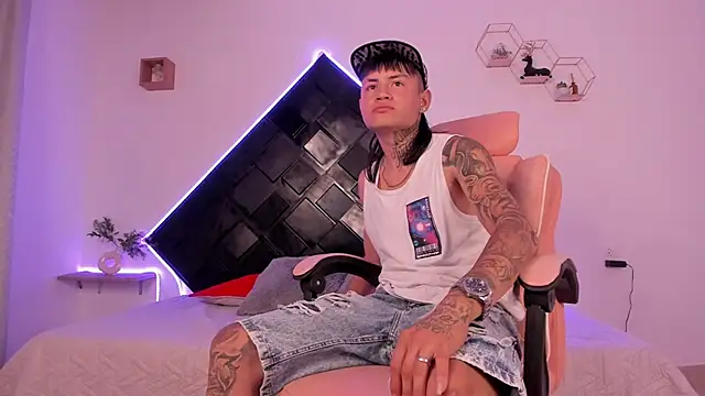 Noah Blaze  online show from May 29, 3:45 am
