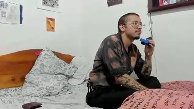 Ghost bussy online show from June 4, 1:10 am