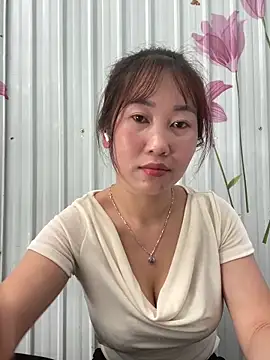 Snapshot of Ure_sexy chatting on June 7, 2:28 am Ure sexy online show from June 7, 2:28 am
