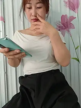 Snapshot of Ure_sexy chatting on June 17, 8:14 am Ure sexy online show from June 17, 8:14 am