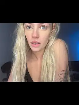 Snapshot of cherrythepie chatting on June 1, 4:56 am cherrythepie online show from June 1, 4:56 am