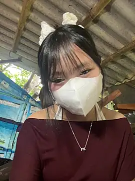 Snapshot of BabyLyly20 chatting on May 31, 9:37 am BabyLyly20 online show from May 31, 9:37 am