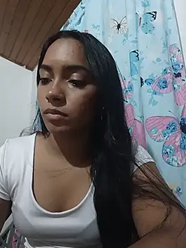 Snapshot of xcleila chatting on July 11, 4:46 am xcleila online show from July 11, 4:46 am