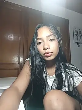 Snapshot of xcleila chatting on June 5, 3:11 am xcleila online show from June 5, 3:11 am