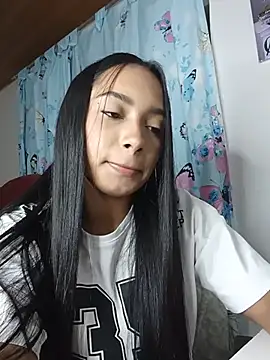 Snapshot of xcleila chatting on July 18, 12:41 am xcleila online show from July 18, 12:41 am