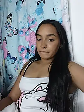 Snapshot of xcleila chatting on July 12, 5:08 am xcleila online show from July 12, 5:08 am