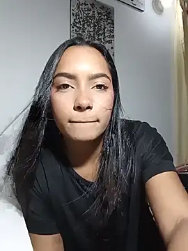 Snapshot of xcleila chatting on June 18, 1:59 am xcleila online show from June 18, 1:59 am