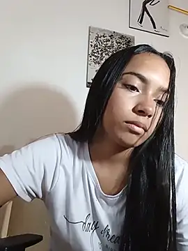 Snapshot of xcleila chatting on June 20, 2:00 pm xcleila online show from June 20, 2:00 pm