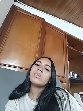 Snapshot of xcleila chatting on June 1, 4:39 pm xcleila online show from June 1, 4:39 pm