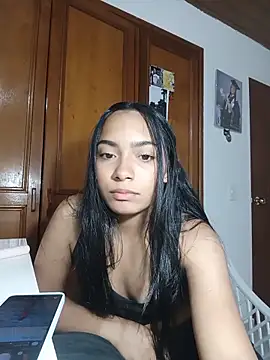 Snapshot of xcleila chatting on June 3, 4:46 am xcleila online show from June 3, 4:46 am