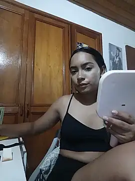 Snapshot of xcleila chatting on May 31, 1:33 am xcleila online show from May 31, 1:33 am
