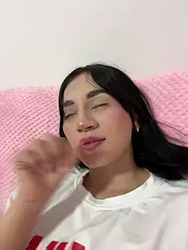Snapshot of dolliemma chatting on July 23, 8:55 am dolliemma online show from July 23, 8:55 am