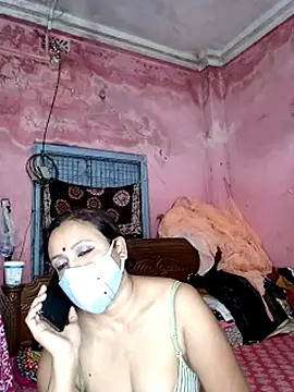 Snapshot of MoonLusty chatting on June 5, 6:52 am MoonLusty online show from June 5, 6:52 am