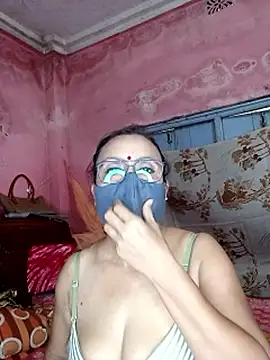 Snapshot of MoonLusty chatting on June 2, 6:13 am MoonLusty online show from June 2, 6:13 am