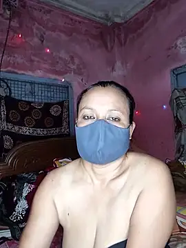 Snapshot of MoonLusty chatting on June 17, 5:34 pm MoonLusty online show from June 17, 5:34 pm