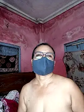 Snapshot of MoonLusty chatting on June 18, 5:39 am MoonLusty online show from June 18, 5:39 am