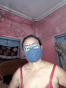 Snapshot of MoonLusty chatting on June 17, 5:29 am MoonLusty online show from June 17, 5:29 am
