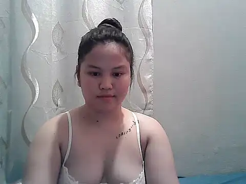 Snapshot of ThePrettySecret chatting on June 3, 2:33 pm ThePrettySecret online show from June 3, 2:33 pm