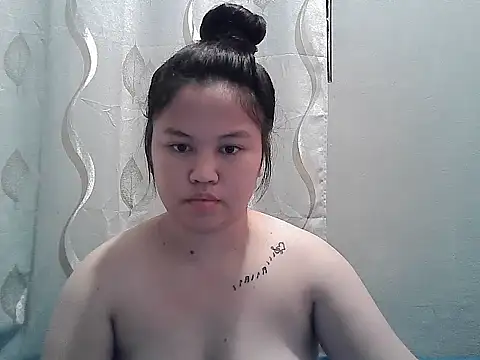 Snapshot of ThePrettySecret chatting on June 7, 10:20 am ThePrettySecret online show from June 7, 10:20 am
