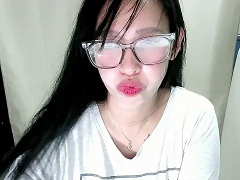 Snapshot of honey_kawai chatting on June 16, 2:00 am honey kawai online show from June 16, 2:00 am
