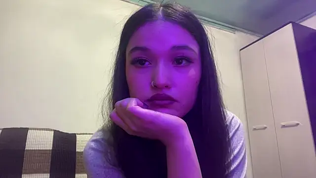 LisetteParajon online show from May 27, 4:14 pm